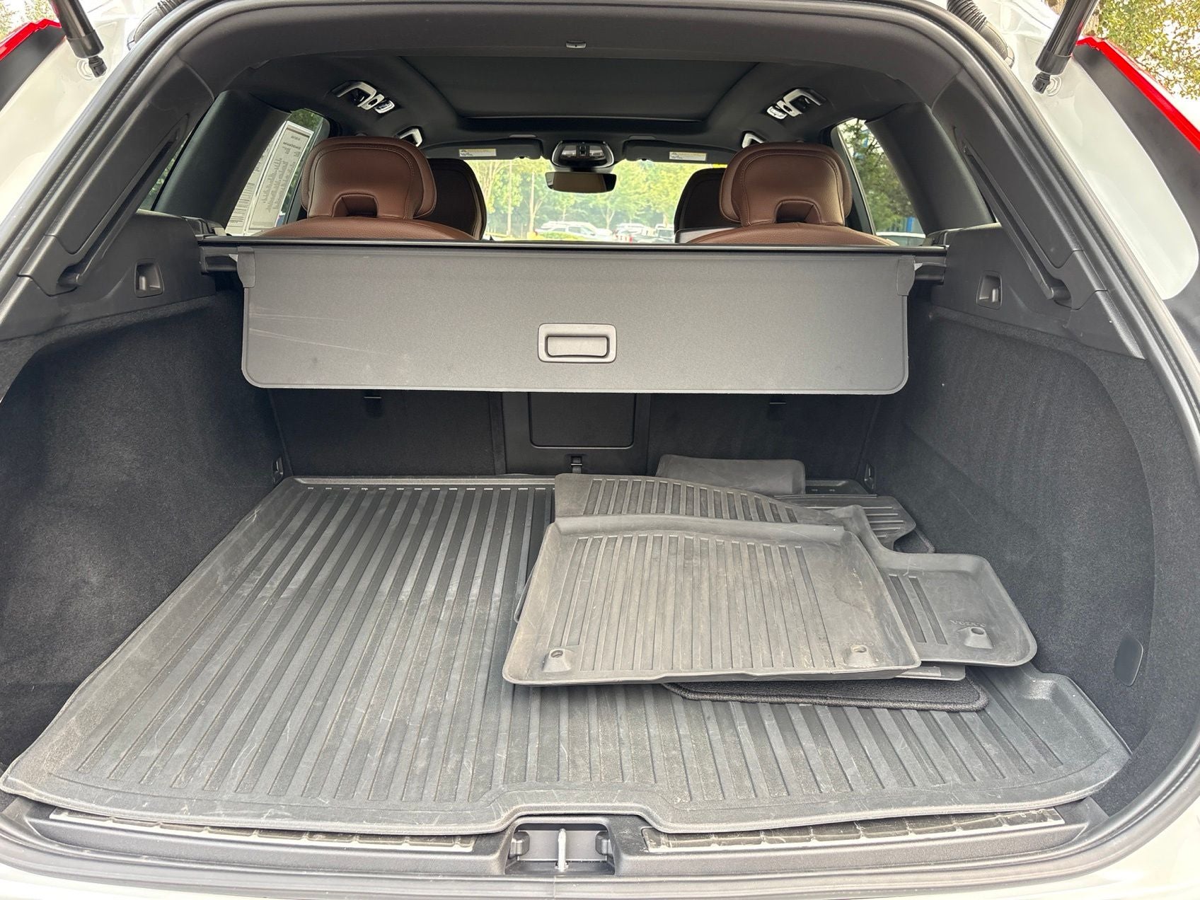 2023 Volvo XC60 B5 Plus Dark Theme