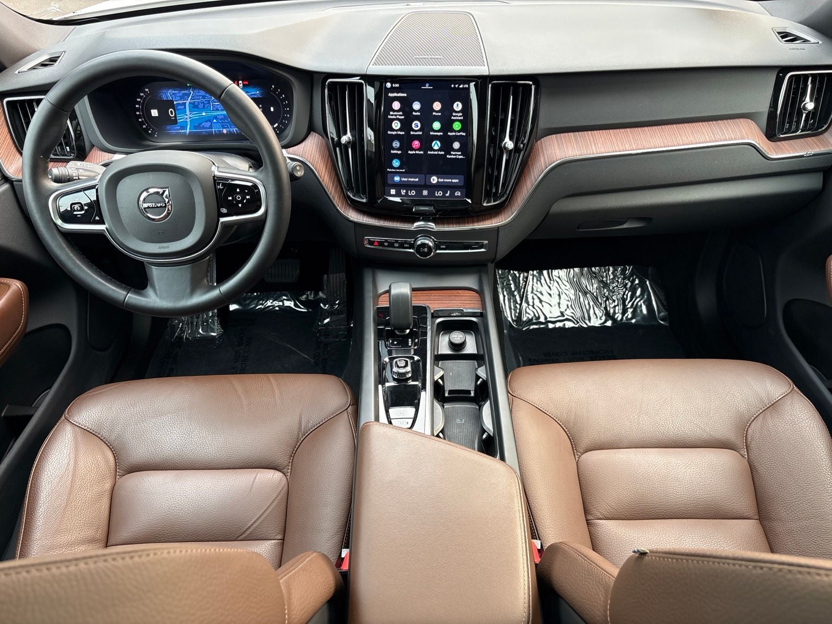 2023 Volvo XC60 B5 Plus Dark Theme