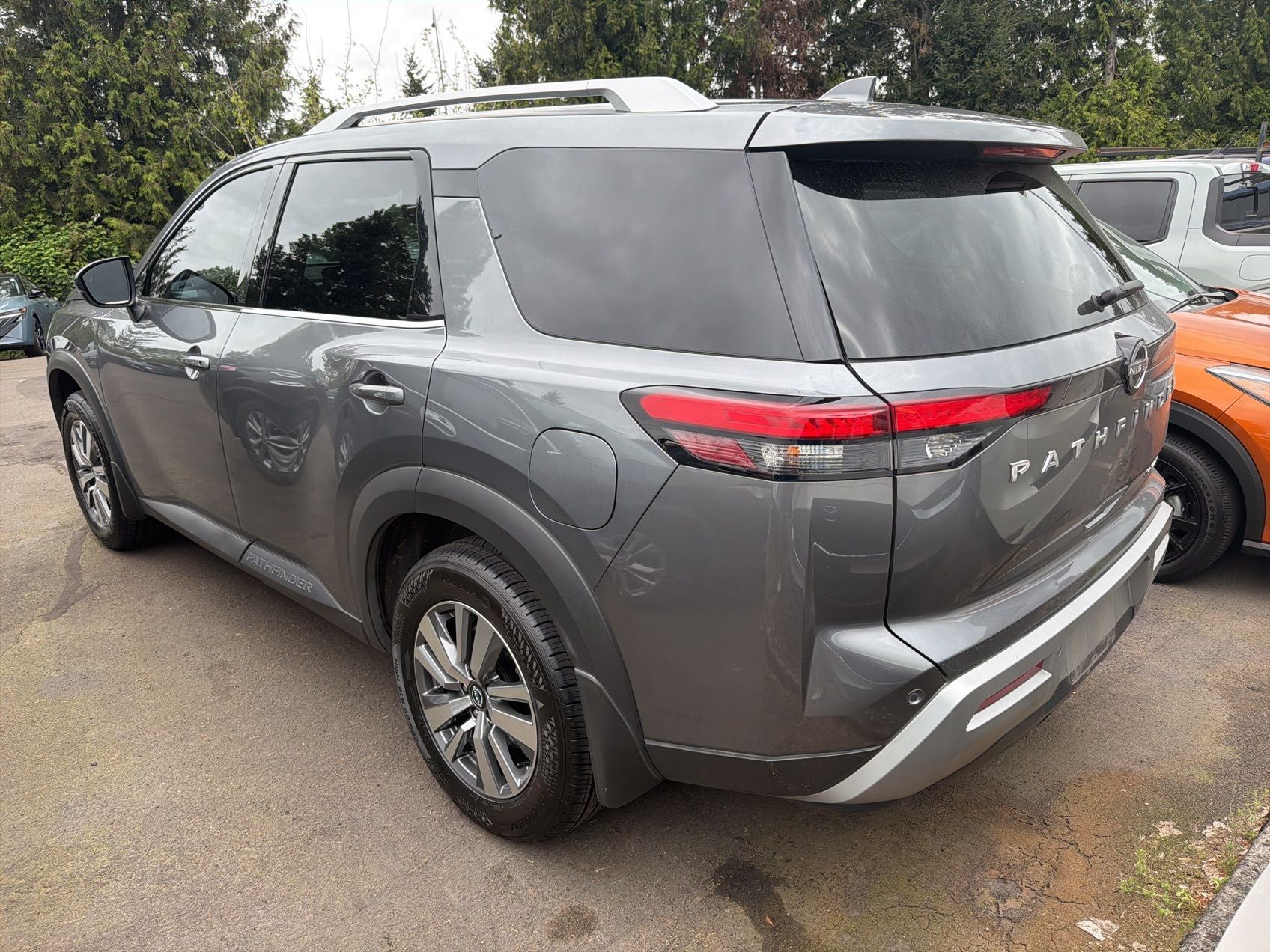 2024 Nissan Pathfinder SL