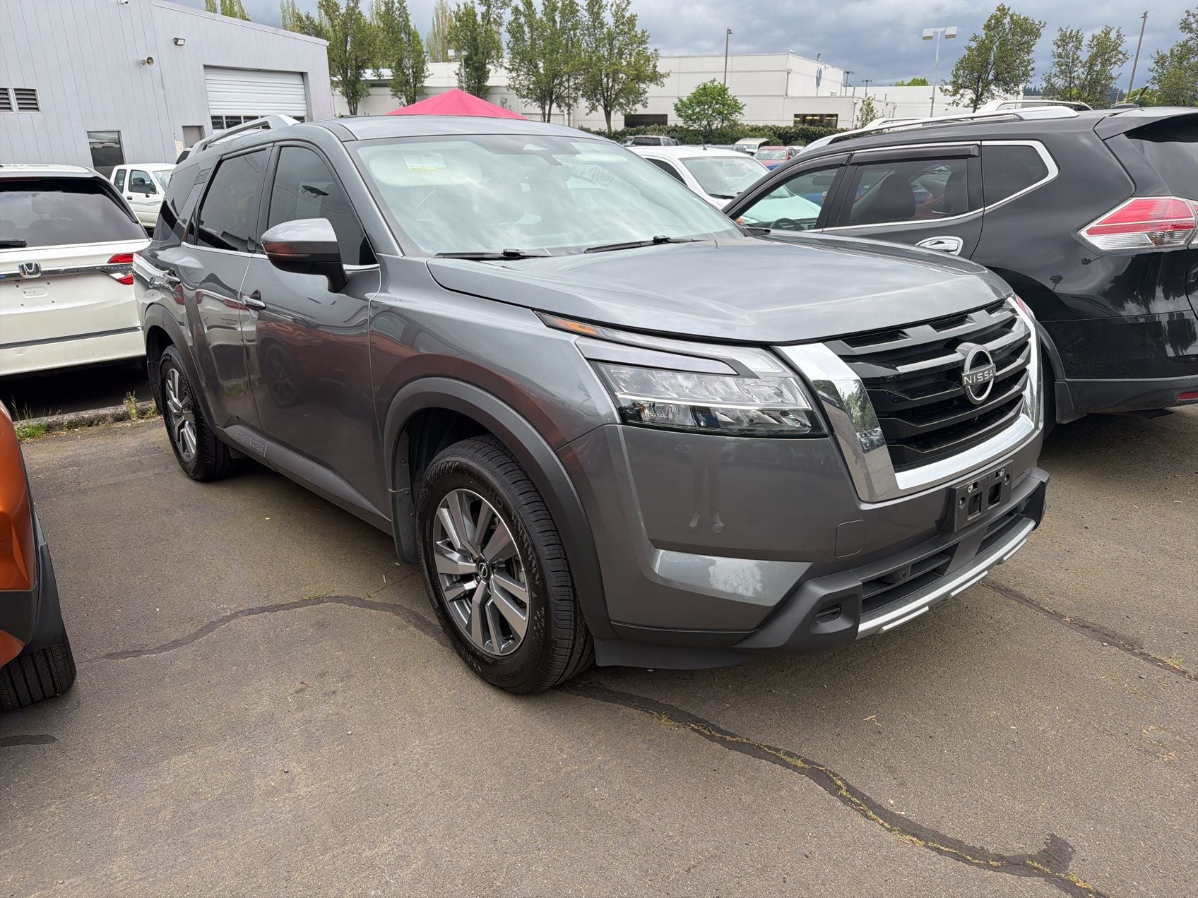2024 Nissan Pathfinder SL