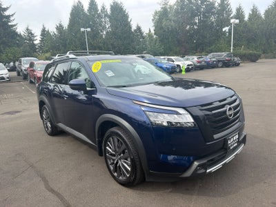 2023 Nissan Pathfinder SL