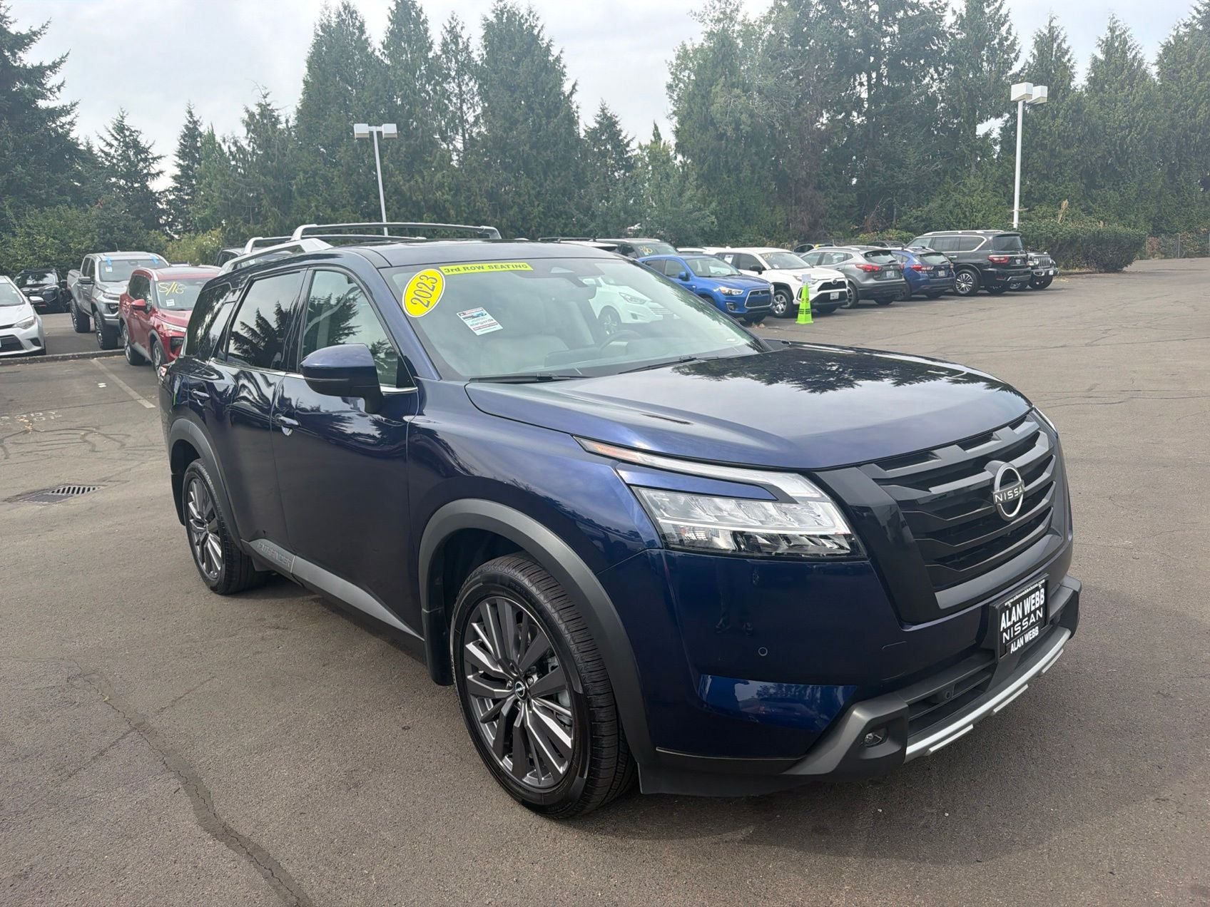 2023 Nissan Pathfinder SL