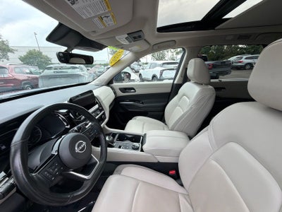 2023 Nissan Pathfinder SL