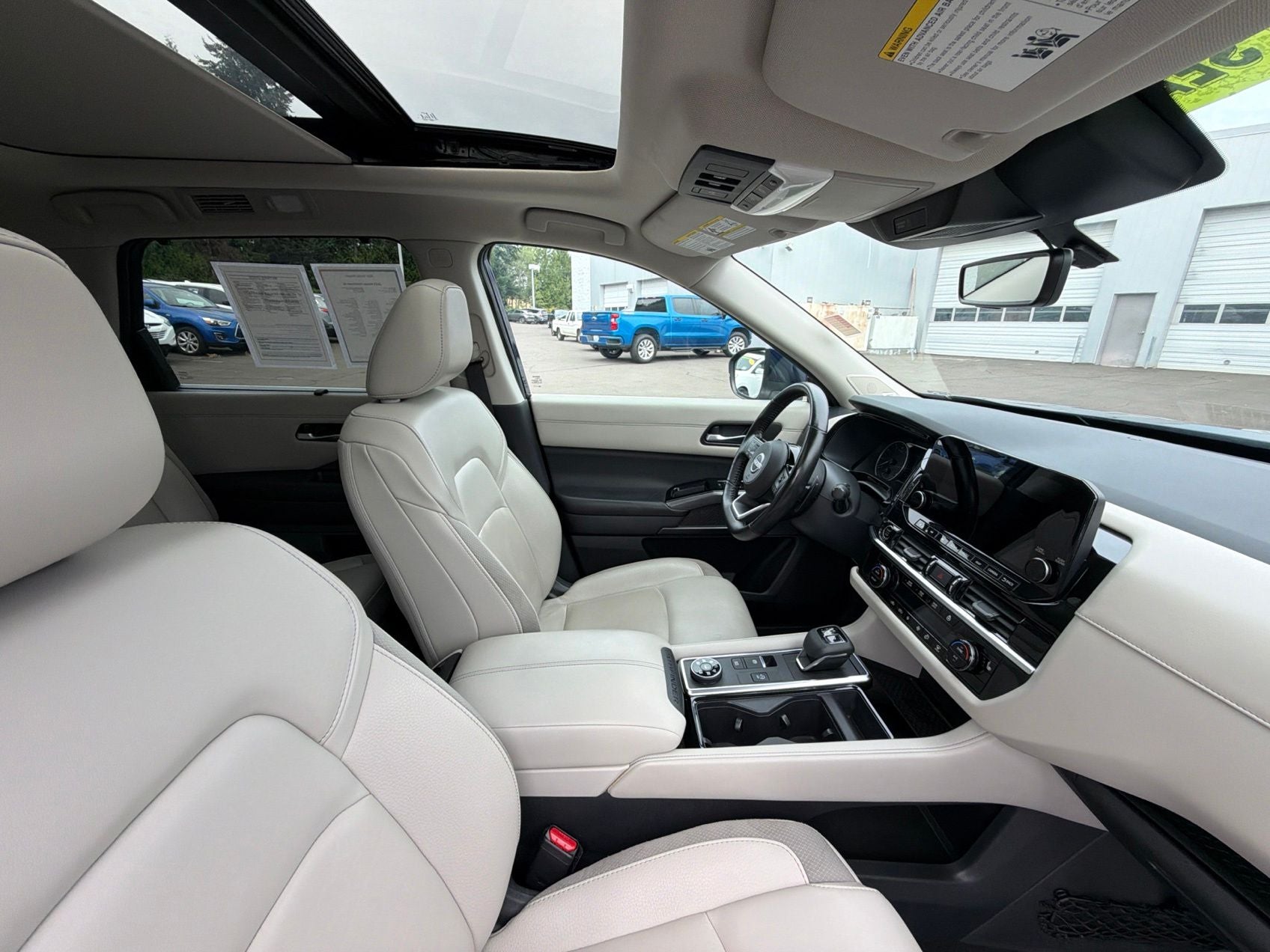 2023 Nissan Pathfinder SL