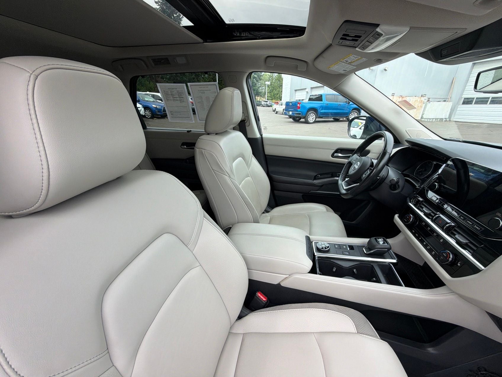 2023 Nissan Pathfinder SL