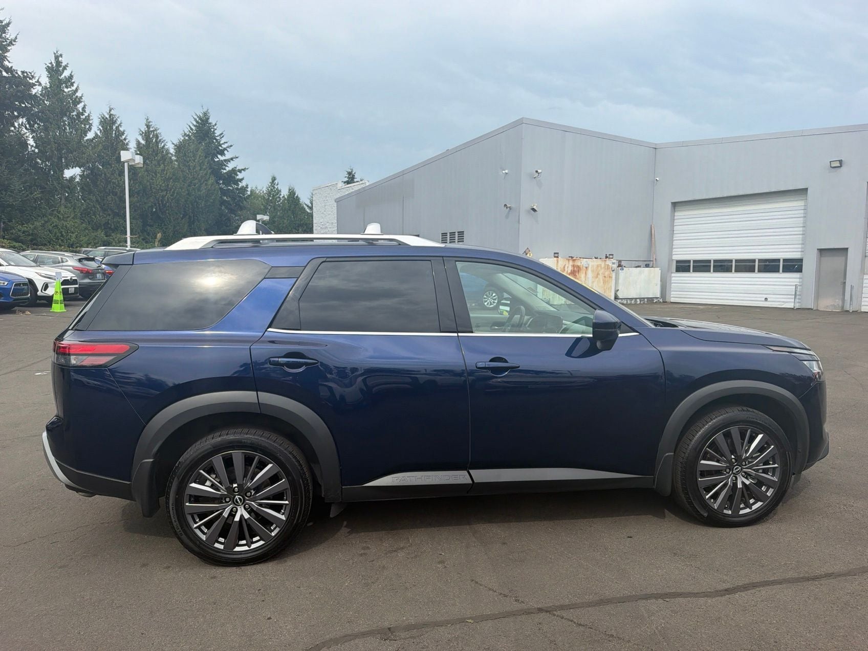 2023 Nissan Pathfinder SL