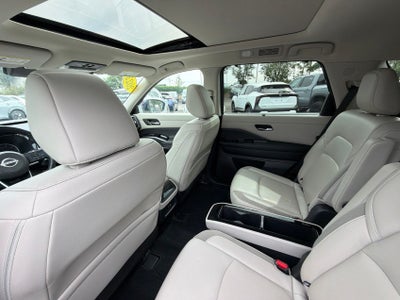 2023 Nissan Pathfinder SL