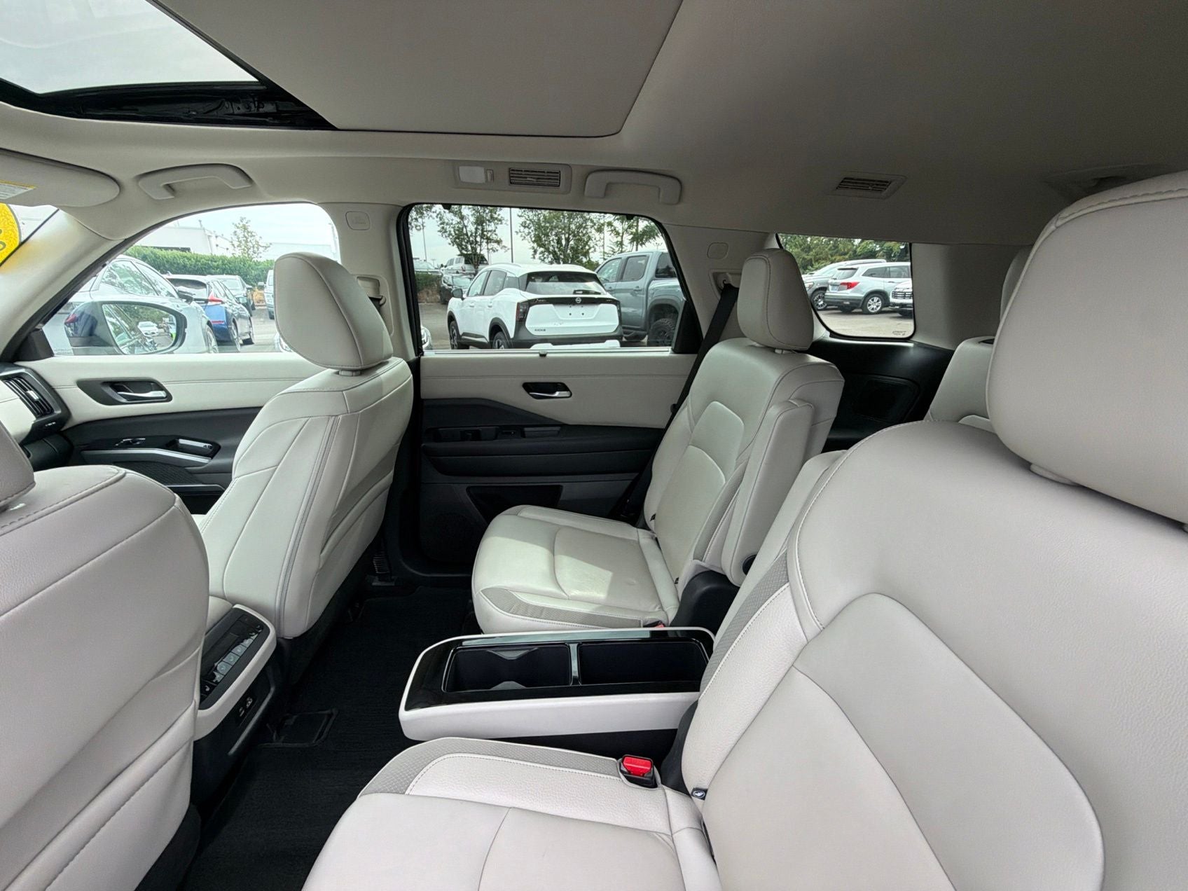 2023 Nissan Pathfinder SL