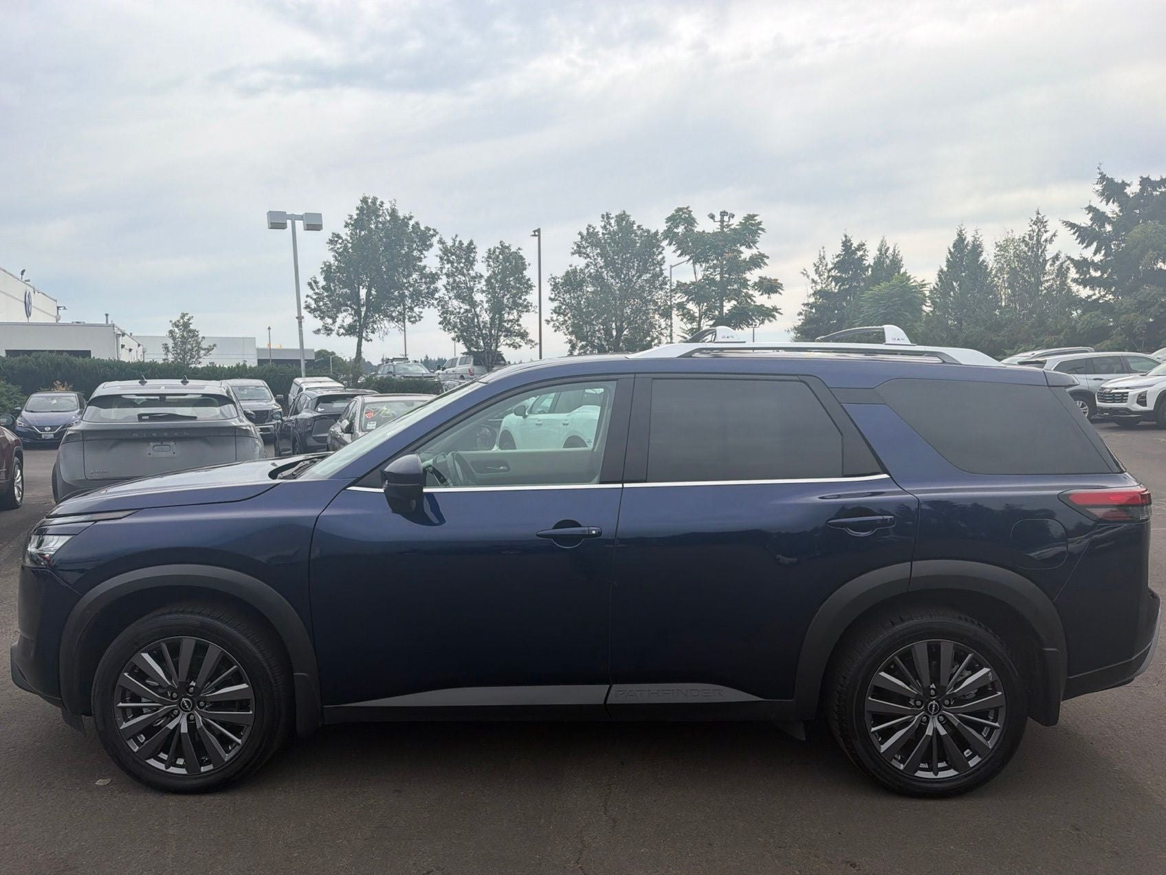 2023 Nissan Pathfinder SL