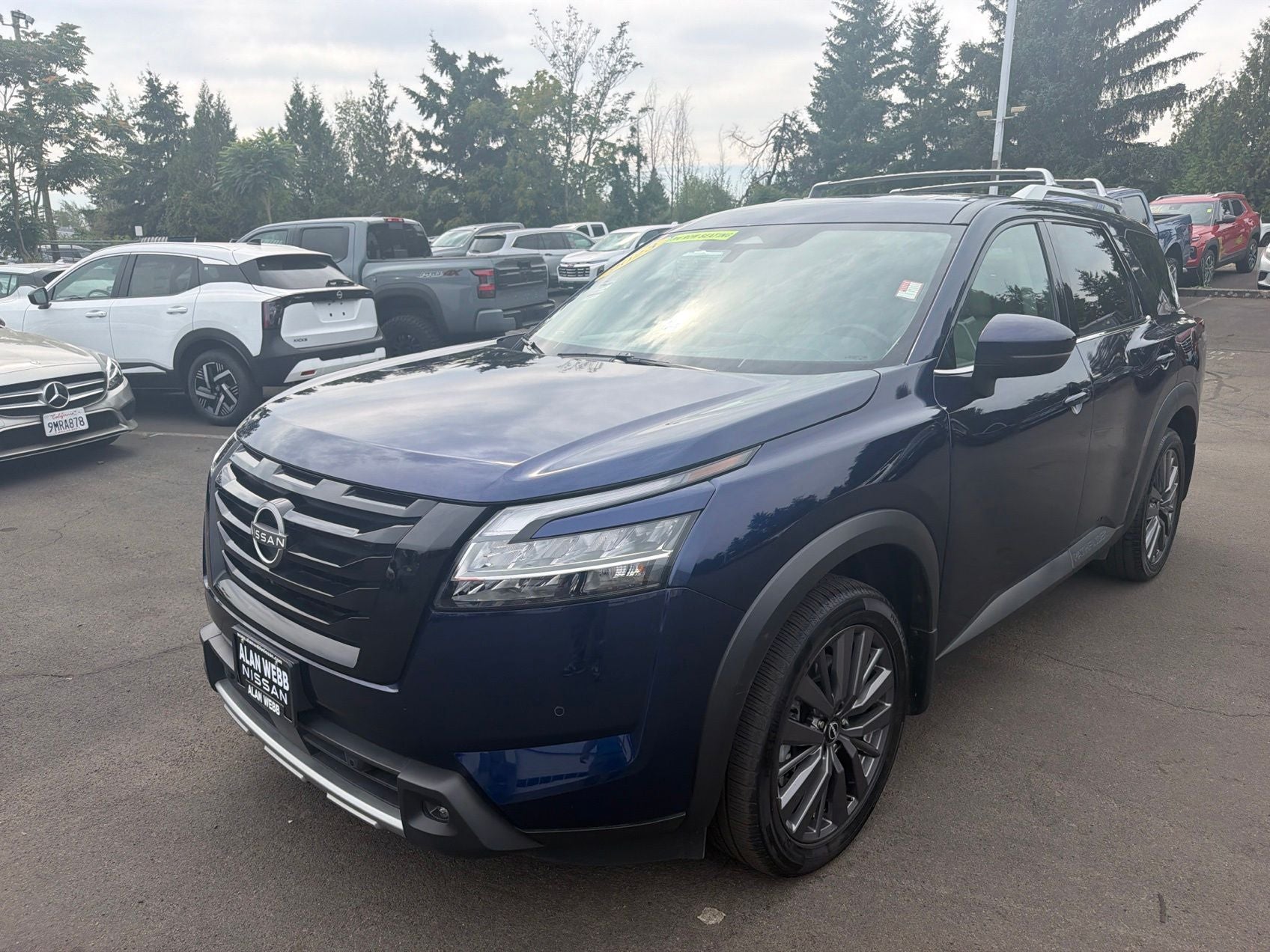 2023 Nissan Pathfinder SL