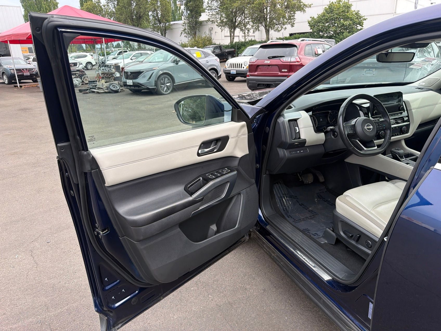 2023 Nissan Pathfinder SL