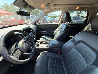 2024 Nissan Pathfinder Platinum CERTIFIED