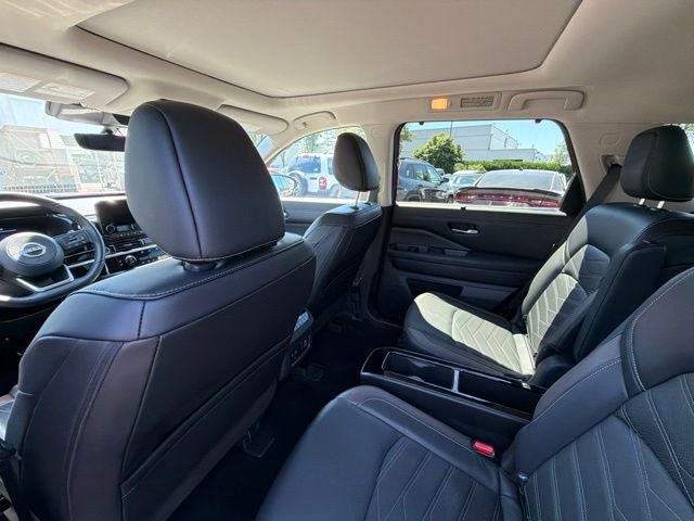 2024 Nissan Pathfinder Platinum CERTIFIED