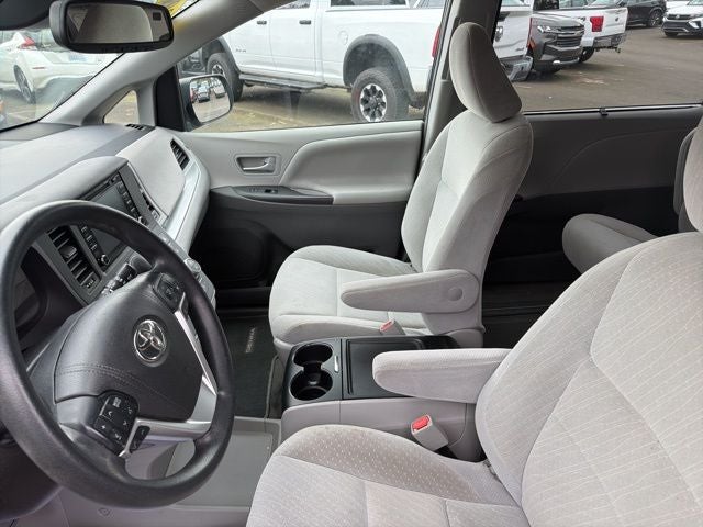 2018 Toyota Sienna LE 8 Passenger