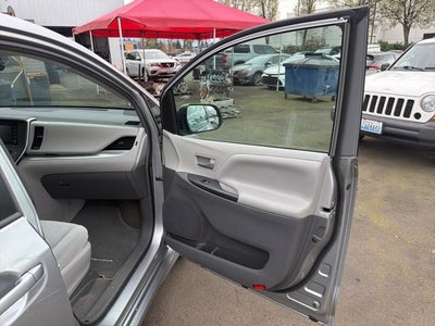 2018 Toyota Sienna LE 8 Passenger
