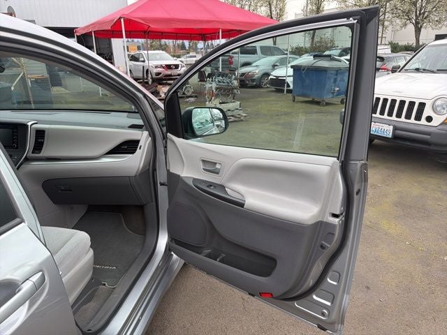 2018 Toyota Sienna LE 8 Passenger