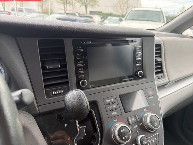 2018 Toyota Sienna LE 8 Passenger