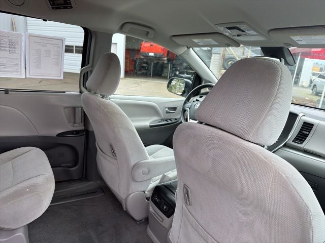 2018 Toyota Sienna LE 8 Passenger